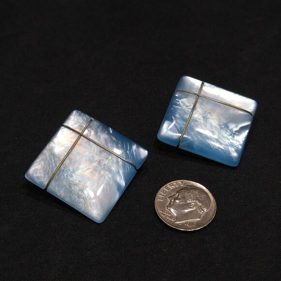 Vintage Blue Moonglow Lucite Square Clip Earrings, Metal Wire Trim, 1960s, 1 In - Picture 6 of 9